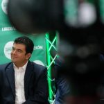 Así es como Carlos Guzmán respondió cuando escuchó a Jacob Collier, cantando «Soy Tico»

 – Actualidad cr